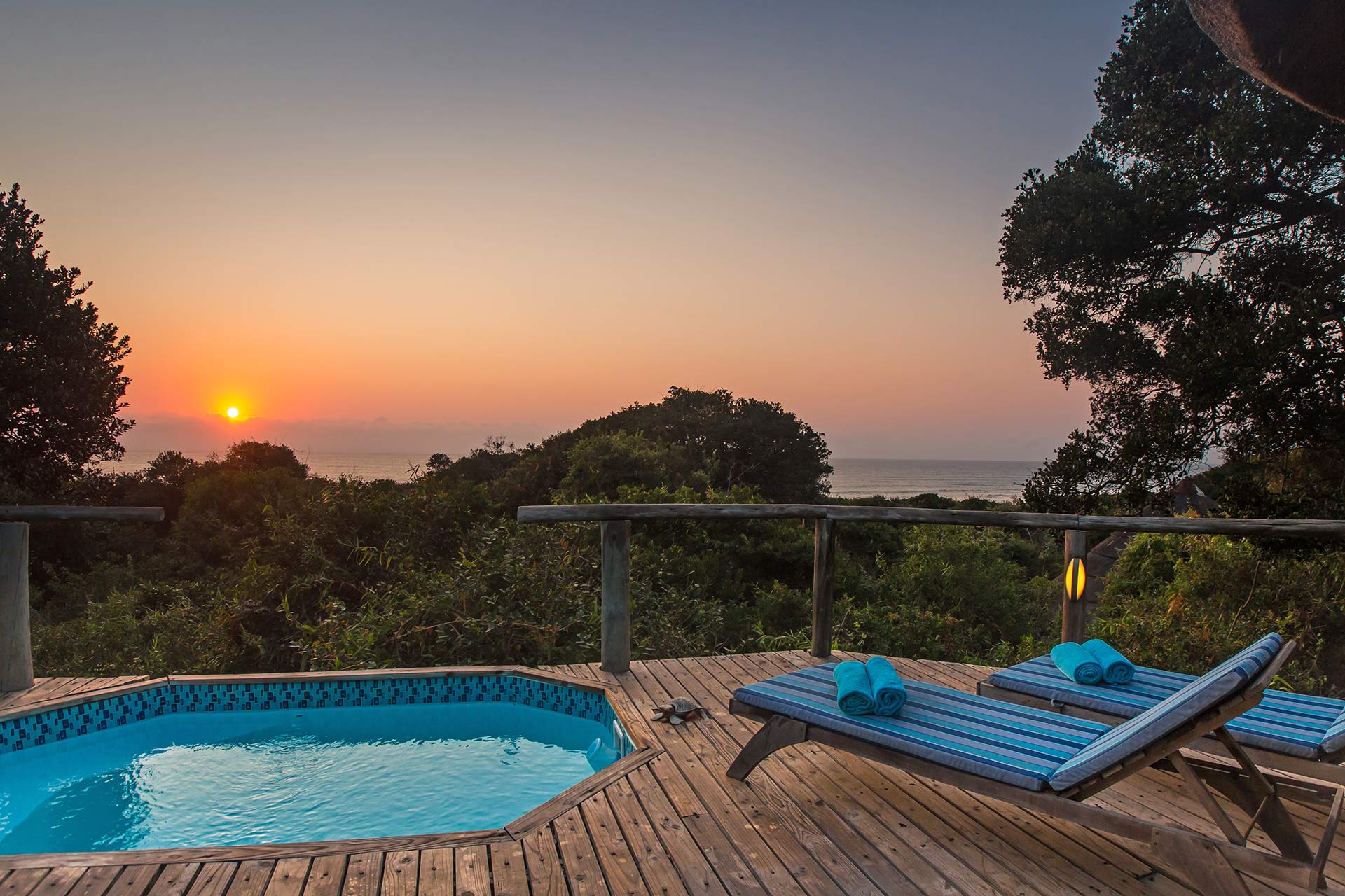 THONGA BEACH LODGE - Stay pay special - R20520